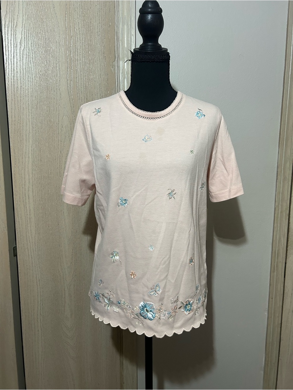 Women's Pale Pink Embroidered Short-Sleeve Knit Blouse